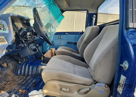 1986 Toyota Pickup 1/2 Ton Rn50 z USA, uszkodzony, nr VIN JT4RN50R5G0198069